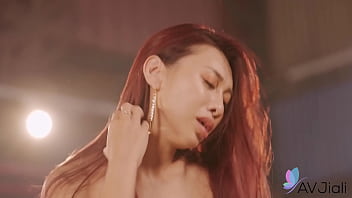 Gadis Tionghoa Seksi Bai Xi-yu Mengerang Nikmat Saat Menerima Kontol Keras Yang Memuaskan