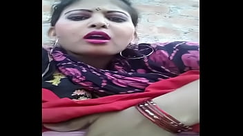 Desi Bhabhi Memainkan Jari-jarinya Yang Basah