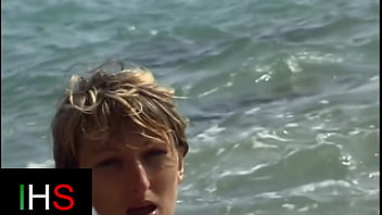 Pantat Ibu Pirang Jalang Ditembak Habis-habisan Di Pinggir Pantai