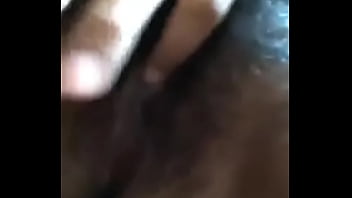 Desi Bhabi Melepaskan Sari Dengan Gerakan Menggoda