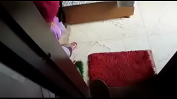 Pembantu Seksi Desi Buka-bukaan Dadanya
