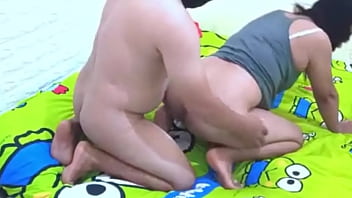 Bu Guru Seksi Dari Bandung Dengan Tubuh Mulus Menggoda