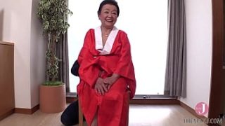 Nenek Tua 81 Tahun Menggairahkan Pria Muda Dengan Pijatan Penuh Nafsu