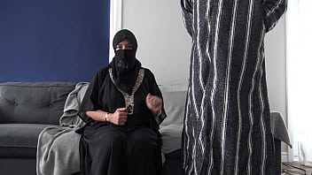 Nyonya Arab Berhijab Yang Menggoda Dengan Kliennya