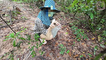 Sensasi Panas Gadis Thailand Menggeliat Di Hutan, Merintih Saat Tak Tertahan Dan Melepas Hasrat Di Semak Belukar