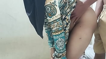 Menggoyang Ranjang Istri Tetangga Yang Kesepian Saat Suaminya Sedang Banting Tulang