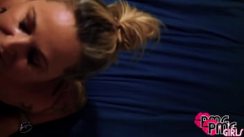 Ibu Tiri Bergoyang, Davina Raines Menggoda Anak Tirinya Yang Sedang Asyik Memuaskan Nafsu