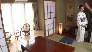 若き女将の誘惑接待 ～あなたは私のために日本に来たんでしょ～