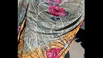 Paha Dan Pantat Seksi Yang Bergoyang Dalam Balutan Saree