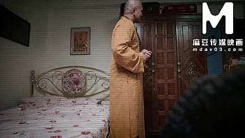 Biksu Shaolin Tiongkok Gunakan Kontolnya Untuk Memuaskan Wanita Pemuja