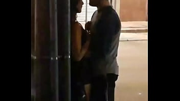 Menggoda Gadis Tiongkok Dengan Ciuman Liar Dan Gigitan Bibir Yang Menggairahkan