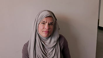 Perempuan Berhijab Cosplay – Wajah Milf Amerika Ditembak Sperma