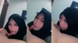 Gadis Berhijab Cantik Mengulum Batang Pacarnya