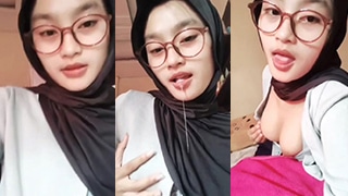 Gadis Berhijab Cantik Yang Ahli Membuatmu Bergairah