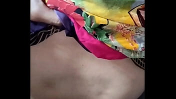 Gadis Desi India Sembarangan Kencing Di Luar Ruangan