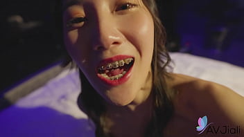 Gadis Seksi Tiongkok, Li Er, Merangsang Dengan Kaki Mulusnya Sebelum Akhirnya Ditiduri Dengan Liar.