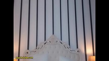 Penampilan Panas Dan Menggoda Si Boneka Asia Berambut Cokelat Secara Langsung