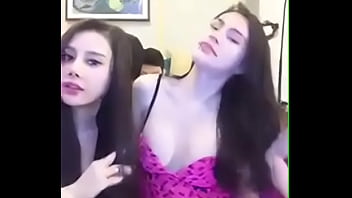 Gadis Tionghoa Seksi Lagi Asyik Main Jari Sendiri