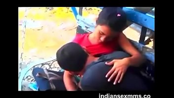 Mengisap Payudara Kekasih Desi Yang Menggairahkan