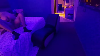 Ibu Janda Yang Haus, Doyan Dikocok Dua Kontol Di Kamar Motel Yang Panas.