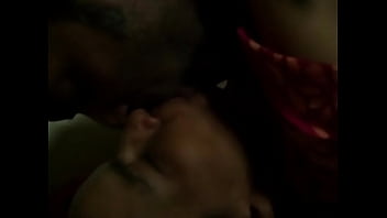 Desi Bhabhi Yang Liar Menggoda Dengan Mulut Penuh Hasrat