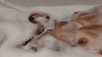 Adik Tiri Yang Panas Dan Terbakar Matahari Di Kamar Mandi Usai Liburan Dari Turki