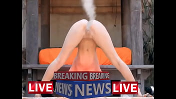 Gadis Tetangga Menunduk Memperlihatkan Lekuk Tubuhnya Yang Menggoda