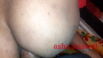 गांव की देसी आंटी अकेली जा रही थी, मैंने उसे पटा कर पहली बार गाड़ी में जोरदार चोदा