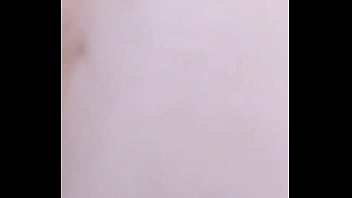 Gadis Remaja Asia Digerogoti Sambil Berjalan Di Tengah Hutan Belantara