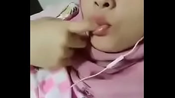 Video Call Mesra Dengan Gadis Berjilbab Yang Menggoda