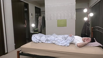 Ibu Pacarku Mulai Menggoda Pacarku Dengan Pakaian Dalam Seksi Dan Memintanya Untuk Masuk Ke Dalam Dirinya, Matsuda Yuko