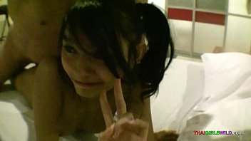 Gadis Thailand Kurus Digerogoti Pria Bule Tua