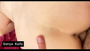 Ibu Tiri Bergoyang Dengan Bokong Besarnya Usai Mandi