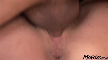 Ibu Tiri Blonde Tergila-gila Dengan Posisi Doggy