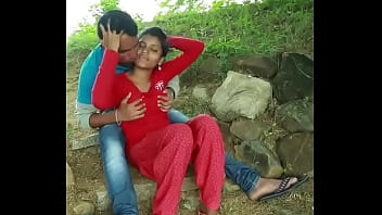 Pasangan Desa Bercinta Liar Di Ladang