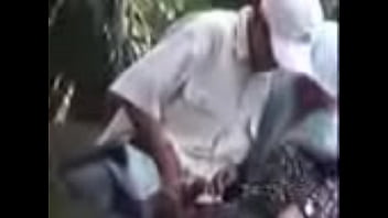 Tangan Nakal Menggoda Di Balik Jilbab Malaysia