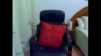 Gadis Tionghoa Dengan Payudara Besar Dan Menggoda