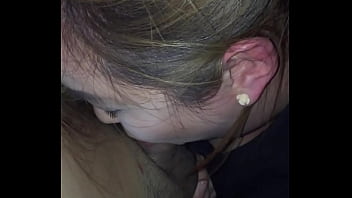 Gadis Inggris Keturunan Tionghoa Memberikan Blowjob Panas Yang Menggairahkan