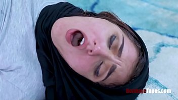 Gadis Berhijab Digoyang Ganas Oleh Kakak Tiri