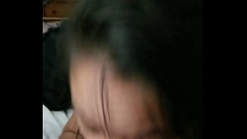 Tenggorokan Dalam Asia Yang Menggoda