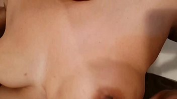 Mohini Menggoda Dengan Memainkan Payudaranya Dalam Gerakan Lambat Yang Menggairahkan