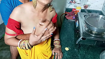 मालिक ने रसोई में 21 साल की नाजुक कामवाली लड़की को लेकर जमकर चोदा