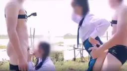 Menggila Di Tepi Sungai, Badanmu Bergoyang Liar Di Atas Pasir