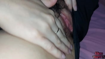Adik Tiriku Yang Seksi Dalam Spandex Memamerkan Kemolekannya Padaku