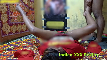 Gadis India Tiri Menggoda Dengan Gaya Seksi Dan Erotis