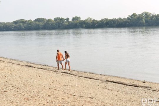 Lilu Moon Berlibur Dan Dihamili Ganas Di Pantai
