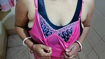 Desi Bhabi Baru Menikah Mandi Telanjang Dengan Gaya Liar Dan Menggoda