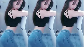 Điệu Nhảy Gợi Cảm Của Cô Gái Trung Quốc Với Những Chuyển động Mông Quyến Rũ