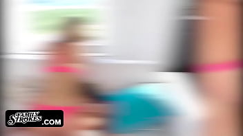 Gadis Tiri Yang Menggoda Menggila Di Hari Panas, Menggoyang Paman Tiri Yang Tak Tahan Rindu