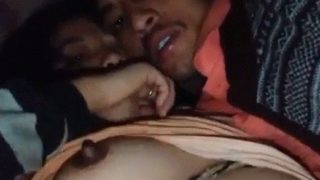 Video Mesum Jio: Desi Lover Menggigit Puting Payudara